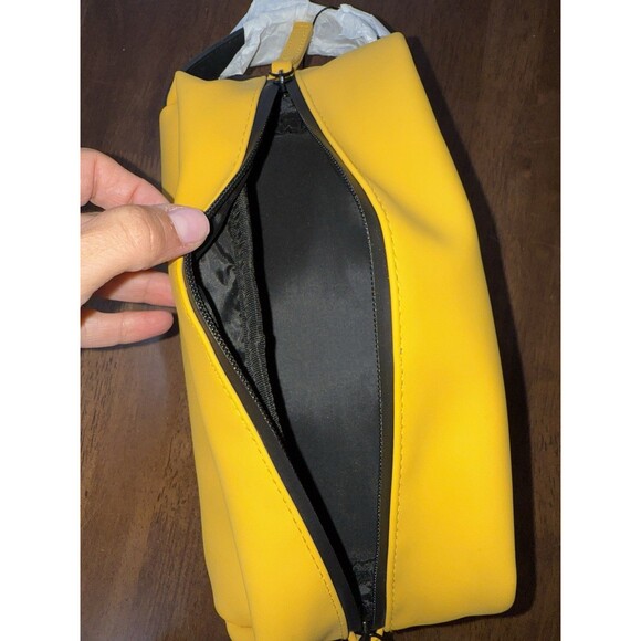 Atley James Yellow Black Travel Toiletry Bag Dopp Kit Gym NWT Waterproof - Picture 7 of 9